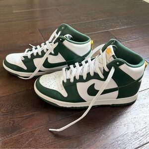 2022 Nike Dunk High 'Australia'
Size Men’s 9